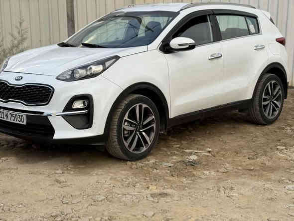 سبورتج موديل 2021
رقم بغداد الجديد. سياره. مكينه وكير 
وحداديه سياه مصبوغه عام. مبدل بيه قماره
***********مكلف بنشر مكانه دوانيه  سعره.  145 وبيه مجال
