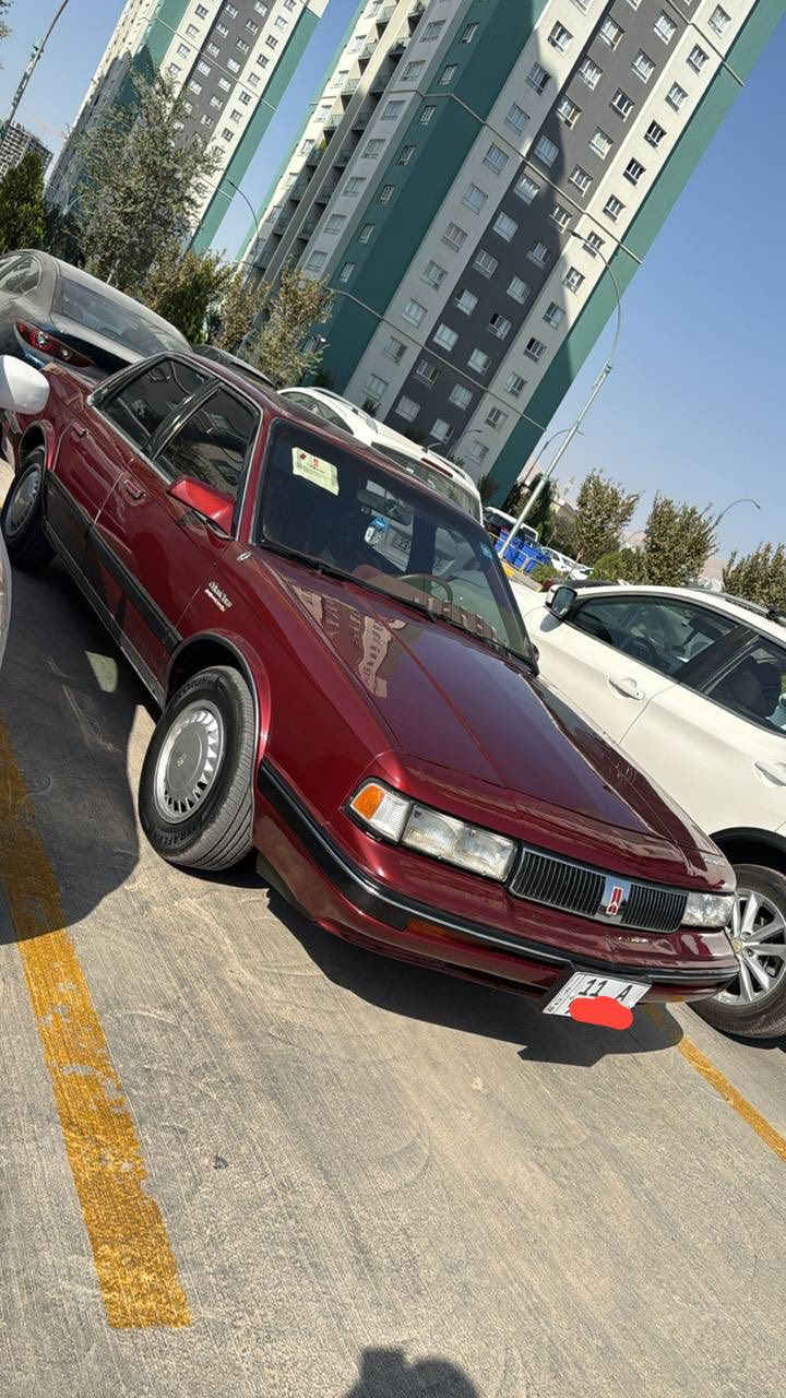 السلام عليكم
للبيع فقط 
——————————
النوع:- اولدز 
الموديل:- 1990 
الون:- احمر 
الرقم:- بغداد الدولي 
الكير:- اوتماتيك 
سعه المحرك:- 6 سلندر 
———————————-
السياره مصبوغه عام الجماليه 
بدون حادث مكفوله 
كير ومكينه خير من الله 
تبريد + تدفئه 
تخم تاير جديد 
داخل لون احمر 
بصمه ابواب 
————————————
مكان السياره // بغداد 
السعر :- 57 وبيها مجال 
للاستفسار او اتصال 
***********
