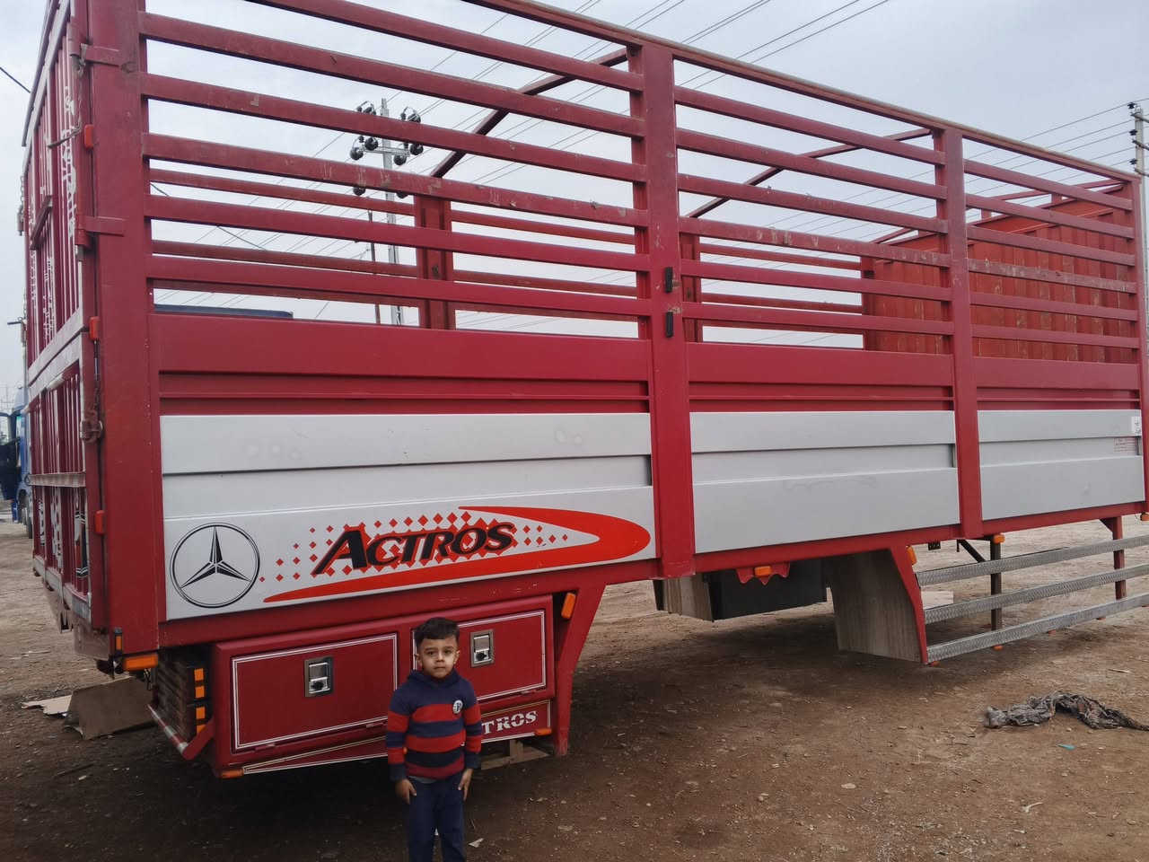 حمداني شبخه 4ونص عرض 260ارتفاع265البدي نضيف جدا ياخذ طماطه البصره ***********
