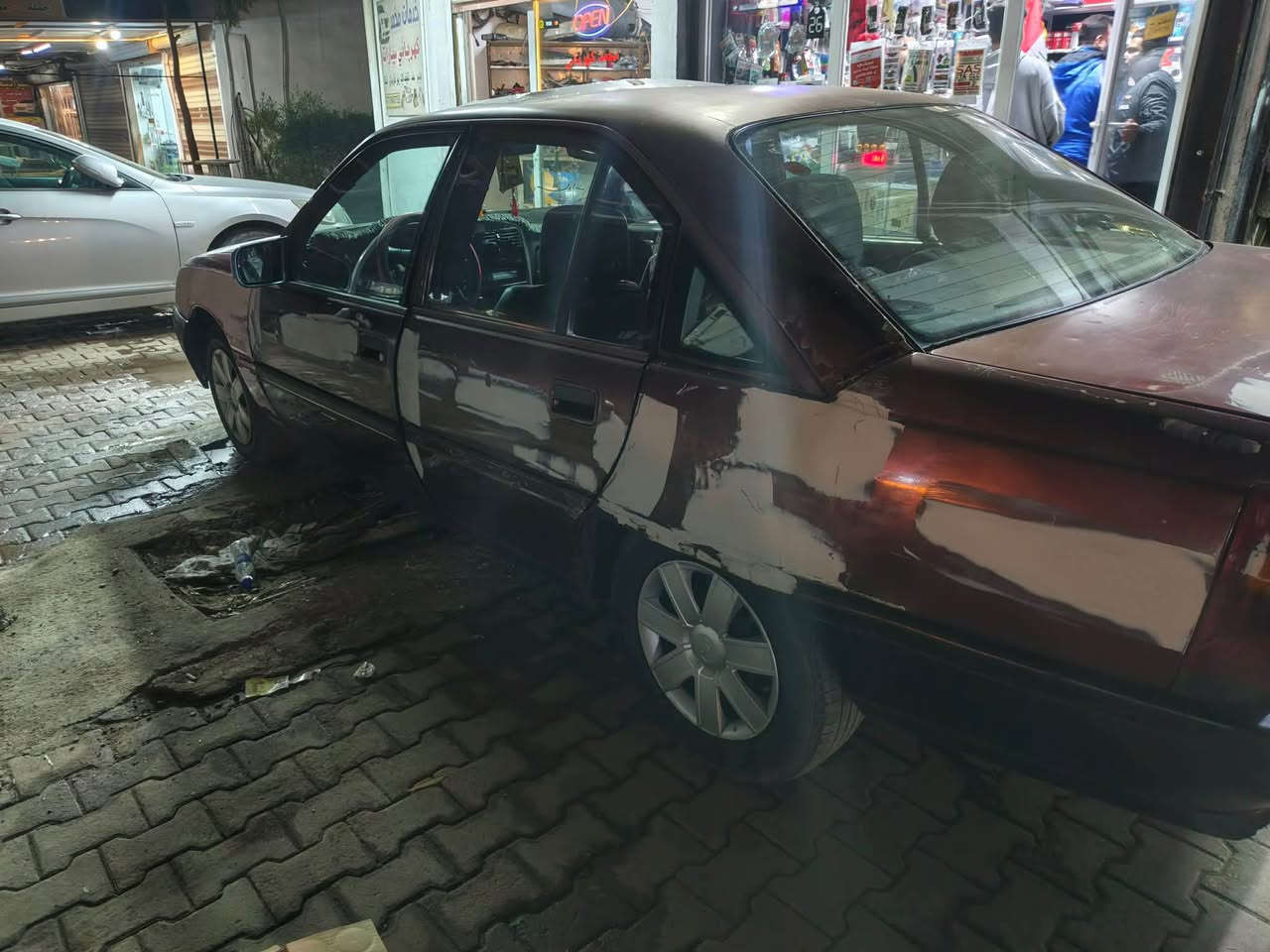 اوبل اوميكا للبيع شرط التحويل موديل 89 كير عادي بشرط محرك جديد سيارة عوزها بس صبغ السعر 19 وبي مجال بسيط *********** كركوك, العراق
