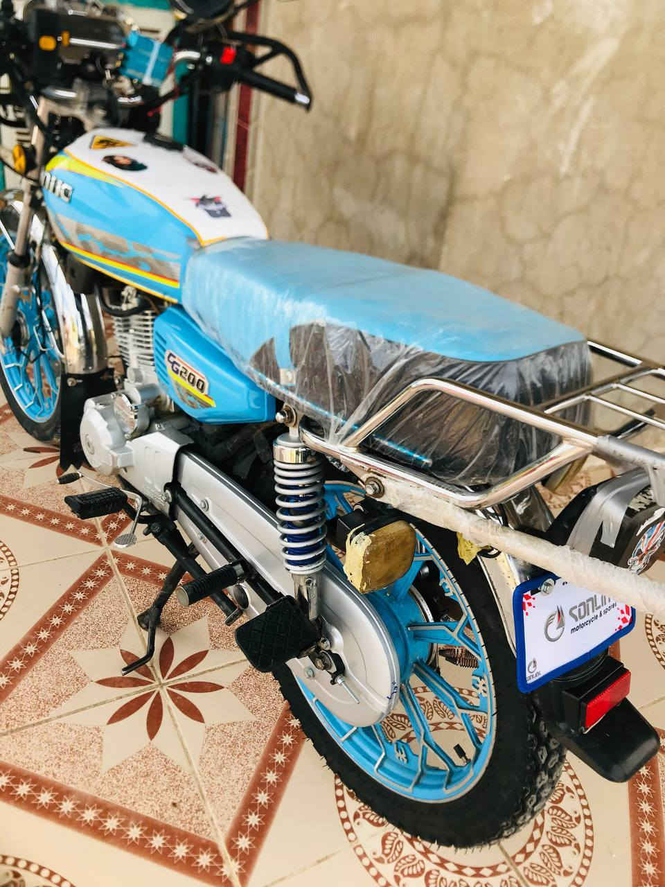 سولنك 2024 للبيع   محرك ( 200CC )
كهربائيات شغالة 
محرك شرط ما مفتوح 
نشاط نار شرط 
السعر 600 وبي مجال قليل ***********
العنوان الشركاط الساحل الأيسر اسديرة وسطى

