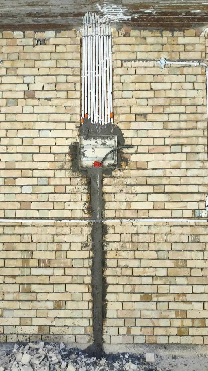 تأسيسات كهربائية وصحية وماء متواجد حالياً 
***********
