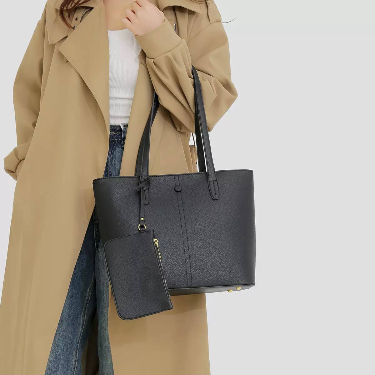 🖤✨ أناقة تخطف القلب ✨🖤
شنطة نسائية فخمة بتصميم ناعم وكيوت تضيف لمستك الخاصة بكل إطلالة 💅
ستايل راقي 
حجمها عملي ويكفي كل أغراضك اليومية بكل ترتيب وأناقة 👌
💫 تناسب الدوام، الطلعات، وكل وقت تحبين تكونين فيه مميزة
💰 السعر: 25 فقط (مع التوصيل 🚚)
🔥 عرض رهيب لا يفوّت
📩 احجزي هسه قبل نفاذ الكمية


**إذا كنت صاحب هذا الإعلان وتريد حذفه لأي سبب، رجاءا أرسل رسالة إلى الدعم الفني**