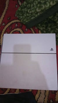 بلايستيشن 4 • ملحقات كاملة • نظيف