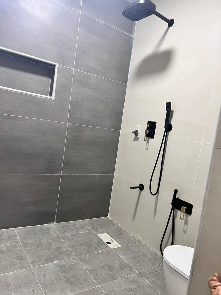 دار للبيع طابو صرف المساحه 320 طابقين يحتوي على 4 غرف وصاله وستقبال وترك خلفي كبير منطقه البطاط مقابل المدرسه للاستفسار ***********
