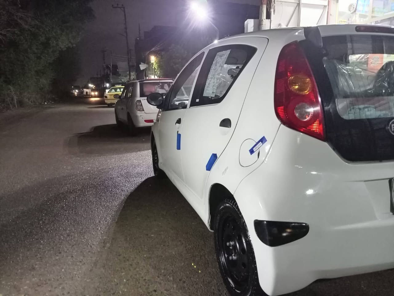 السلام عليكم شباب للبيع بي واي دي f0 رقم بغداد الماني مشروع وطني موديل 2013 سياره جديده جدا بدون حادث بدون صبغ بدون تبديل وضع شركه مكينه كير جديد صدر امامي خلفي جديد تخم تاير جديد تبريد شغال كهربائيات كله شغاله بصمه تشغيل بصمت فتح قفل مركزي السعر 35 وبي مجال بيع فقط شرط التحويل *********** علي مكاني بغداد
