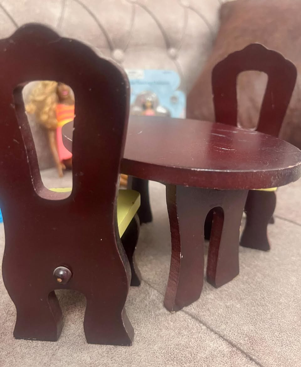 طاولة مع كراسي خشبيات انتيكة
بسعر 20 الف دينار قفل


**إذا كنت صاحب هذا الإعلان وتريد حذفه لأي سبب، رجاءا أرسل رسالة إلى الدعم الفني**