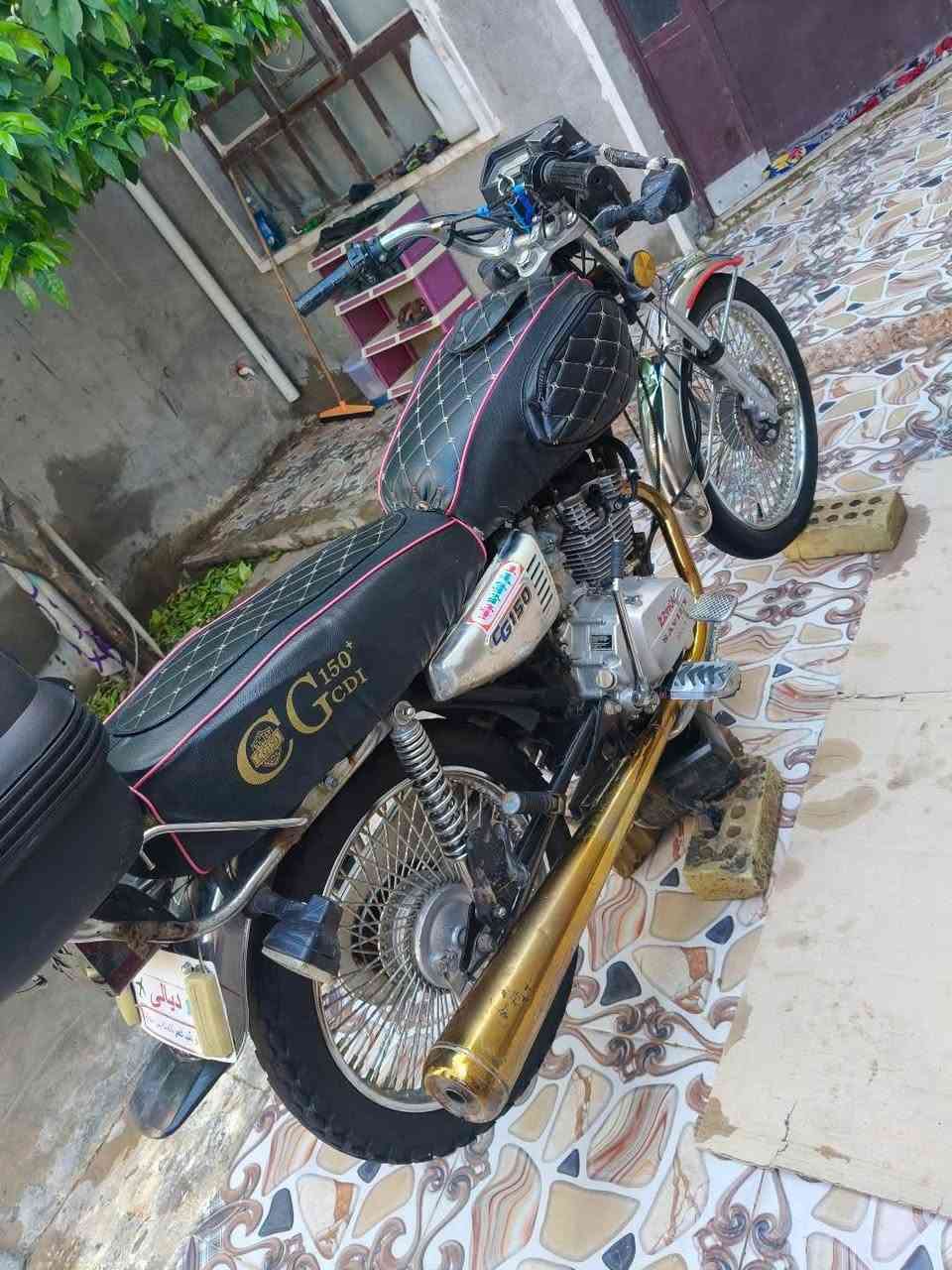 السلام عليكم دراجه سيفان موديل 22 اوراق كامله زوج تاير دبلات جدد ختم نكره سلف مكينه ناعمه جنطه وياها مكاني بعقوبه سعر ٤٠٠ وبيها مجال ***********
