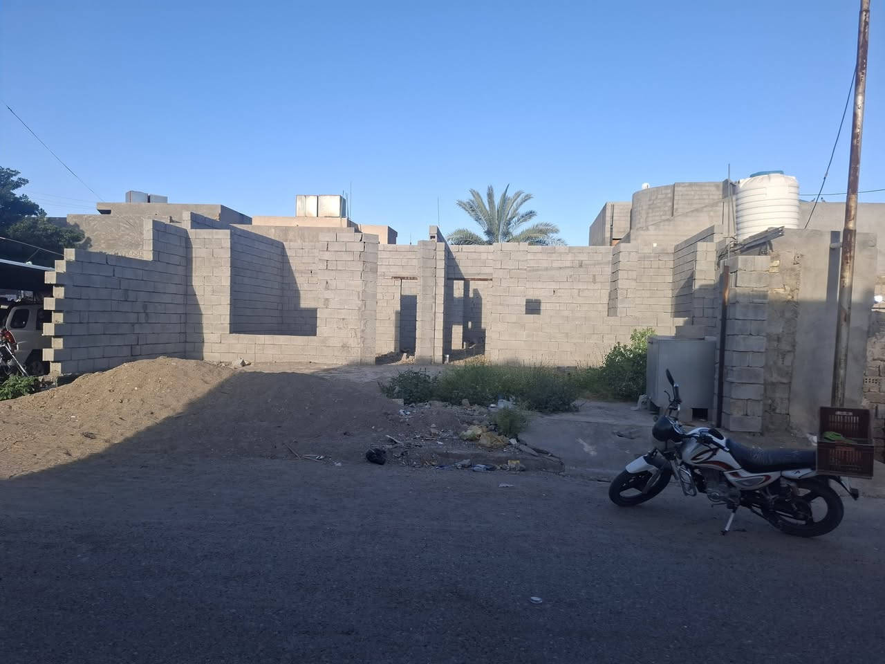 بيت ملك صرف  الموقع حي الفارس قرب الاستاذ محمد كريم 
المساحة ٢٥٠
الاتصال على الرقم ***********
