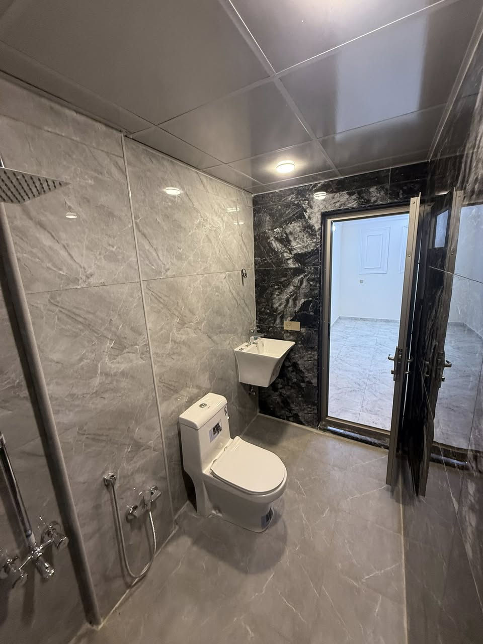 شقق للايجار. 
***********
