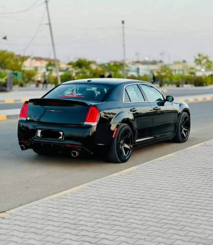 كرايسلر اوباما 2020 فئه S 
اصل 14
ادوات ادوات كصه جنطه 
شاشة جبيرة تدفئة كشنات 
تشغيل عن بعد
بصمتين 
تخم تاير جديد حدادية 90%
ويل 20 رياضي ابو النجمه الخسفه القوية
سيارة جاهزه من كلشي متومه طبق الاصل
مكينة 6 سلندر 3600 محرك وكير كفالة
فول موصفات ماعده الفتحه
مكان السيارة العمارة
سعر السيارة 76 وبيها مجال بسيط
***********
