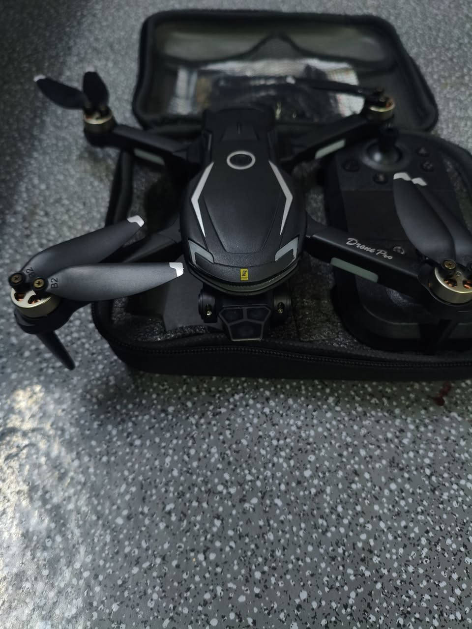 درون بهذا الشكل كامره متحركه ماطورات برشلس. ثباتيه حلوه كامره hd  ب35الف مع توصيل ***********
