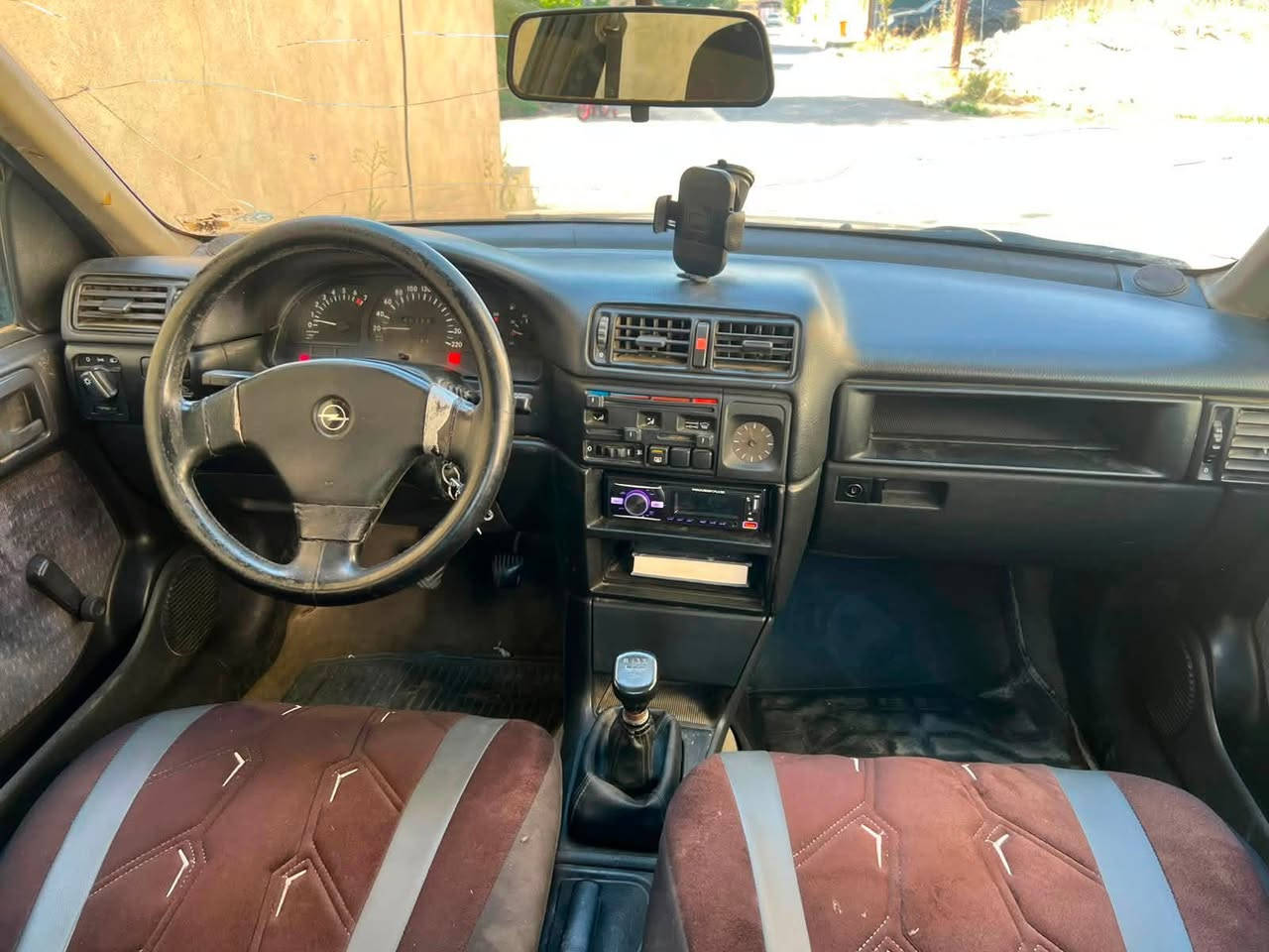 أوبل فكترا
موديل 1992
محرك حجم 20

رقم نينوى الماني 

سنوية جديدة

شرط التحويل صبغ عام جمالية 

جامات جوبي 

فتحة سقف 

كير عادي 

سستم سماعات جديد 

وايرمنية كلها شغالة 

سنتر لك داخلي 

حدادية جديدة 

السعر 38 ورقة وبيها مجال بسيط 

للتواصل : ***********
