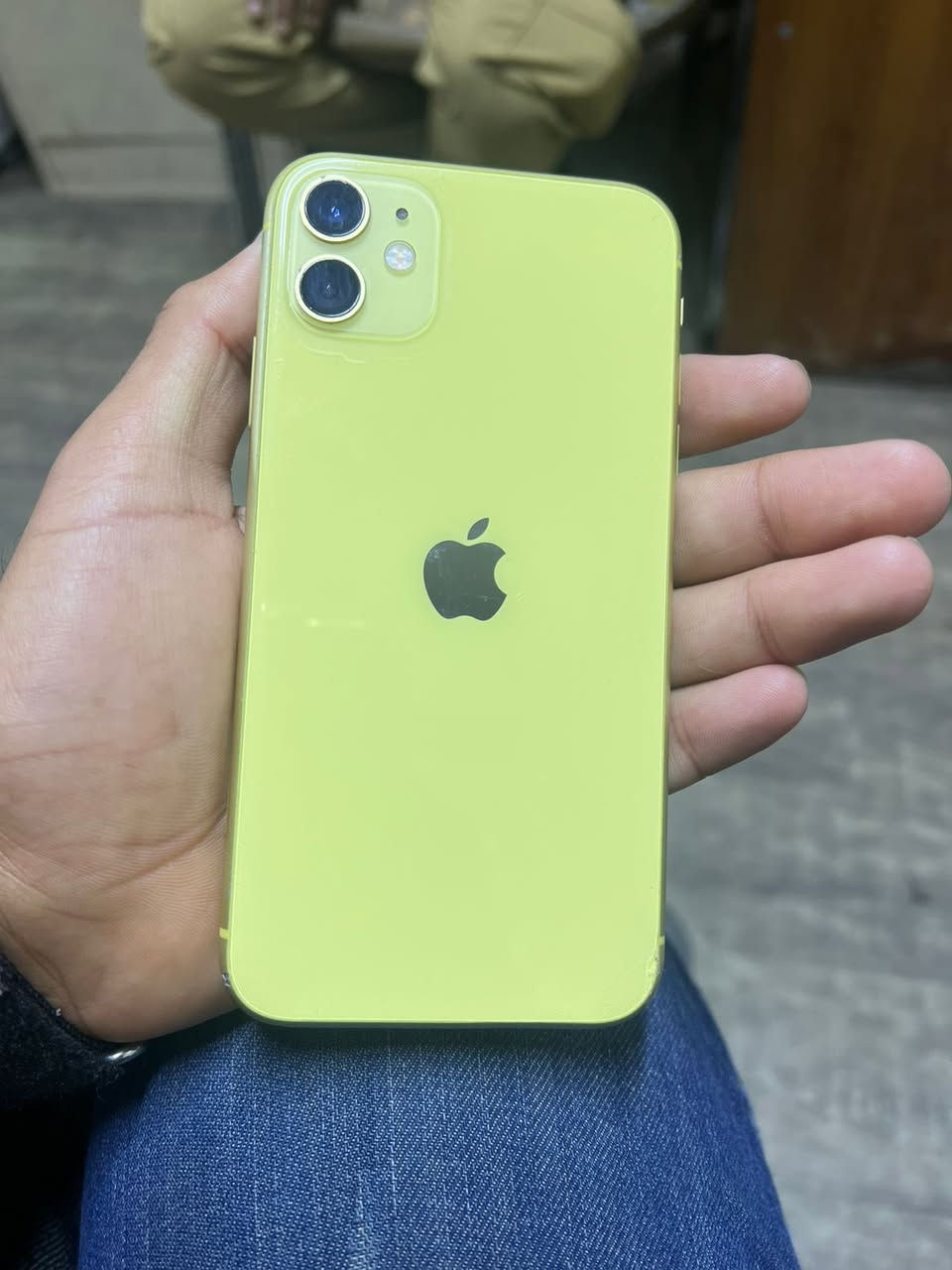 سلام عليك إيفون 11 عادي للبيع مبدل شاشه اصليه من شركه ابل كذالك لبطاريه بطاريه 100‎%‎ 
سعر 200
ستفسار 
***********
