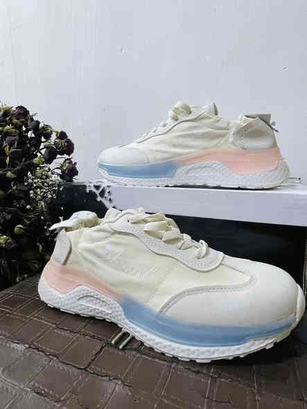 احذيه نسائية ✨

❞  ( كُل القطع سعرها 8000 فقط ) 
❞    متوفر توصيل فقط 

📍للاستفسار اكثر دز الصوره بالخاص وراح يوصلك اذا القياس اللي تريده متوفر او لا
ويكون الحجز عن طريق الرقم اتصال واتس// *********** 

📌ملاحظه:- الاحذيه كلها جدد مو باله
