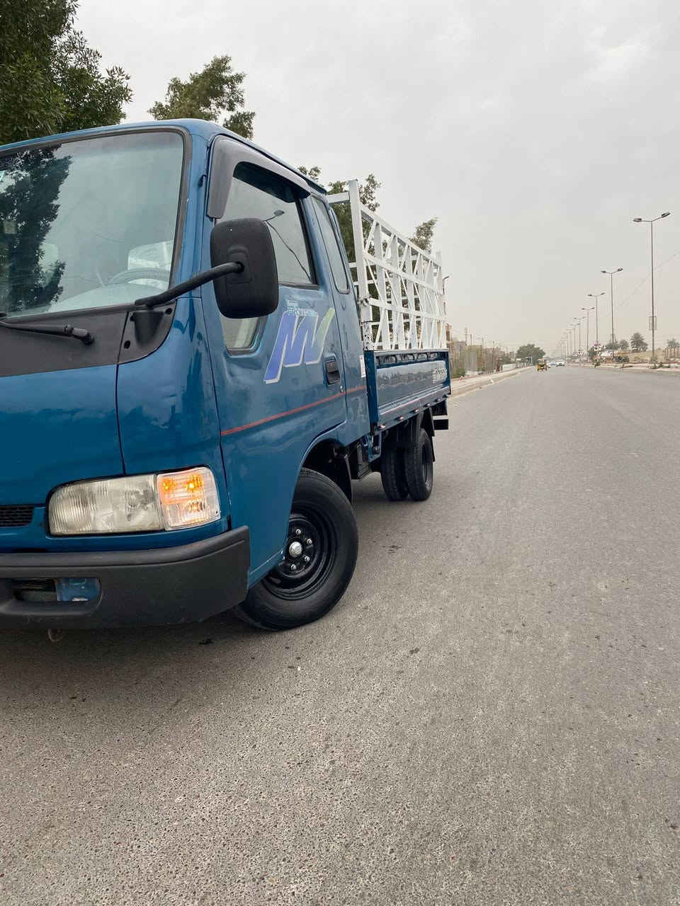 سلام عليكم.   كيه اللبيع.  فنتيره. قلاب.  مديل 98 رقم دياله. مشروع وطني.  إلى 28.  صبق حزام الجماليه.  مكينه.  وكير واكسن.   وشاصي خير من الله.     تخم تاير. جديد.    كهربائيات شغاله.    تحويل مباشر.    ثاني يوم.     دواخل حلوة.     محجر حلو.      صدر امامي وخلفي جديد.    سياره  جاهزه. من كلشي.   السعر 60وبيهه مجال. الطيبين.  الستفسار علا رقم الهاتف *********** المكان بغداد الشماعيه
