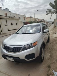 عندى سياره سورنتو موديل ٢٠١١ محرك ٤سلندر دفع رباعي وسياره بأسمي ورقم س...