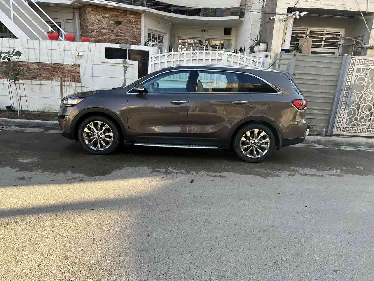 السلام عليكم 
سورينتو ٢٠٢٠ وارد امريكي 

الحادث : باب الجنطة مبدله نفس اللون فقط
البجم كبس ما بيه اي شي

المواصفات : 
١- محرك ٢٤٠٠ gdi 
٢- سبعة راكب
٣- تبريد قطعتين
٤- تحكم ستيرن ( كروز سرعة + شاشة )
٥- شاشة ابل كار بلي وكاميرا خلفية
٦- كشنات جلد ( لون اوف وايت )
٧- دوسات خارجية
٨- الارضية مغلفة جلد + حوضيات
٩- درايف مود ، وضعيات قيادة 
١٠- نقطة عمياء
١١- مانع انزلاق
١٢- ماشيه ٦٧ ميل

جميع الايرباكات سليمة

رقم الشاصي : 
5XYPG4A39LG631113

سيارة جداً نظيفة وصدرها نظيف ومحافظ عليها
من جميع النواحي واستخدام شخص واحد فقط

السعر : ٢٠٧ ورقة

للاتصال : 
***********
