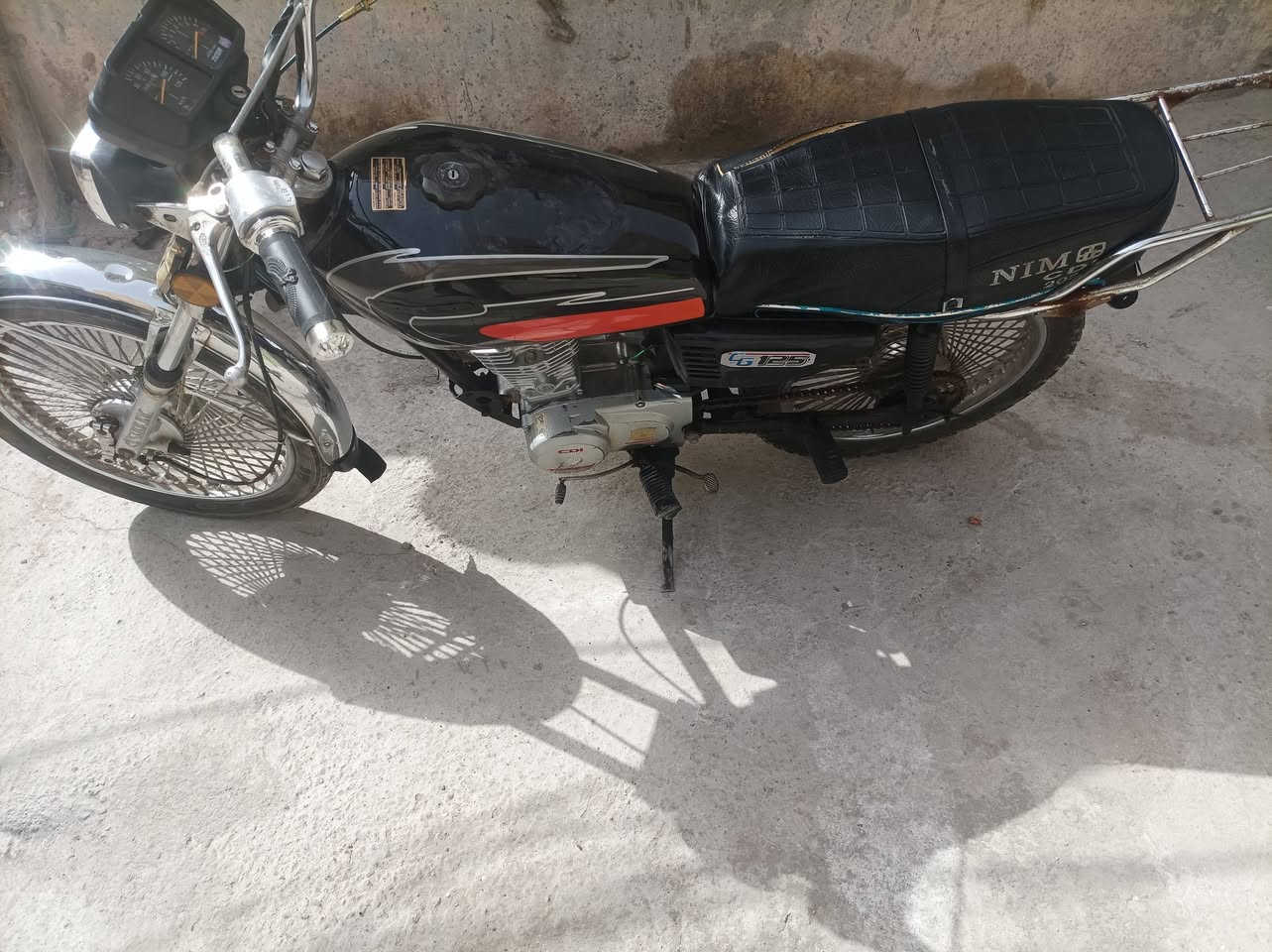 سلام عليكم دراجه للبيع نضيفه مكينه ٢٢كلك مكفوله عن سراقات بيه رقم شاصي وبليته موجودات مكاني بابل الحمزه الغربي السعر ٢٧٠الف وبيه مجال بسيط هذا الرقم ***********
