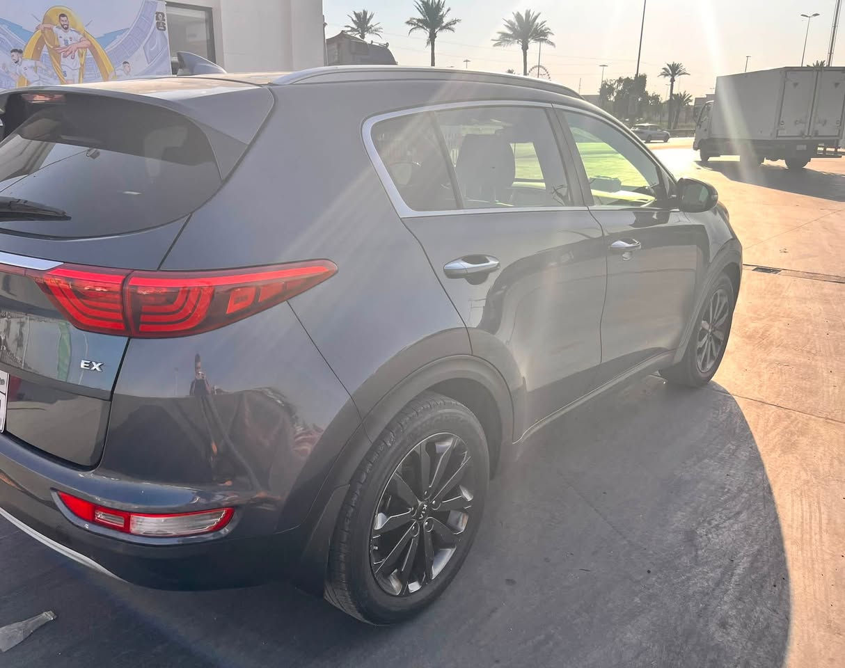 سبورتج وراد امريكي موديل 2019
موصفات EX
السيارة نظيفة كلش مناقصها شي 
ضررها موضح بالصور فقط الجاملغ الايمن مواصلة حتى للبطانة الداخلية لا لغد لا شاصي 
المكان بغداد الجديدة
السعر 162 ورقة و بيها مجال للشراي 
للتواصل *********** و متواجد عالفيس
