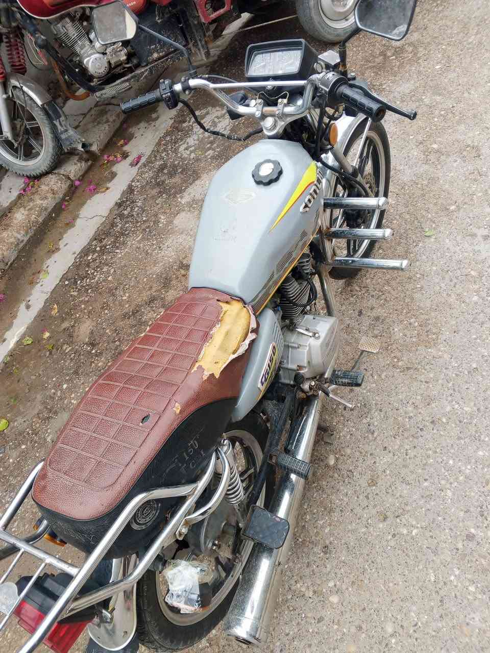 سلام وعليكم من رخصت الأدمن ايراني موديل 20 اوراقه كامله ومكمرك مناقصه شي محرك صوته  ناعم السعر 500 وبي مجال ويرهم مراوس حسب القناعه العنوان الرمادي شارع 60 يم المحطه مال صابرين ***********
