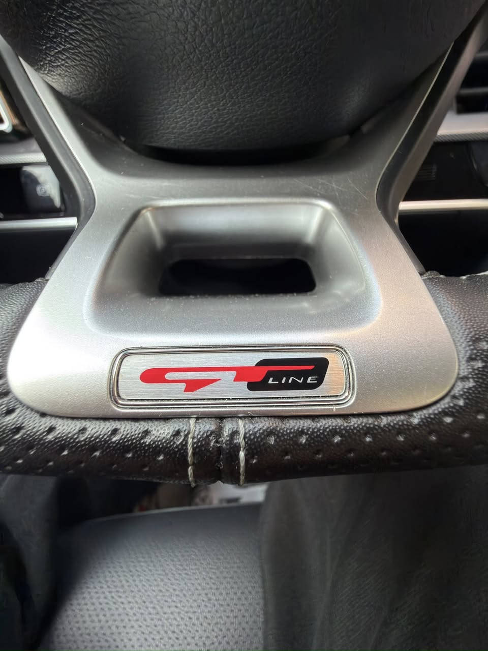 سلام عليكم 
كيا سبورتج 2025 GT.Line فول اعلى مواصفات بالسبورتج
ماشيه6000
مواصفاته 
بانوراما  بصمة دخول ذكي ترحيب 
شاشه كبيرة تبريد لمس 
كشنات تدفئة وكهرباء وستيرن تدفئه 
كشنات جلد اسود مختوم GT.Line 
سياره بيه هواي مواصفات معروفه السبورتج gtline 
@@@@ ضمان سياره اكدال ٦ سنوات بيه تبديلات دهن مجانيه  وارضيات جديده بالصندوك بلاديه مال شركة
مكانة بغداد زيونة 
***********
266 سعره
