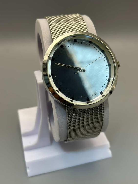 السلام عليكم  ساعات بالة قطع شغالة ونضيفة وماركات عالمية
للتواصل خاص او واتساب ***********
