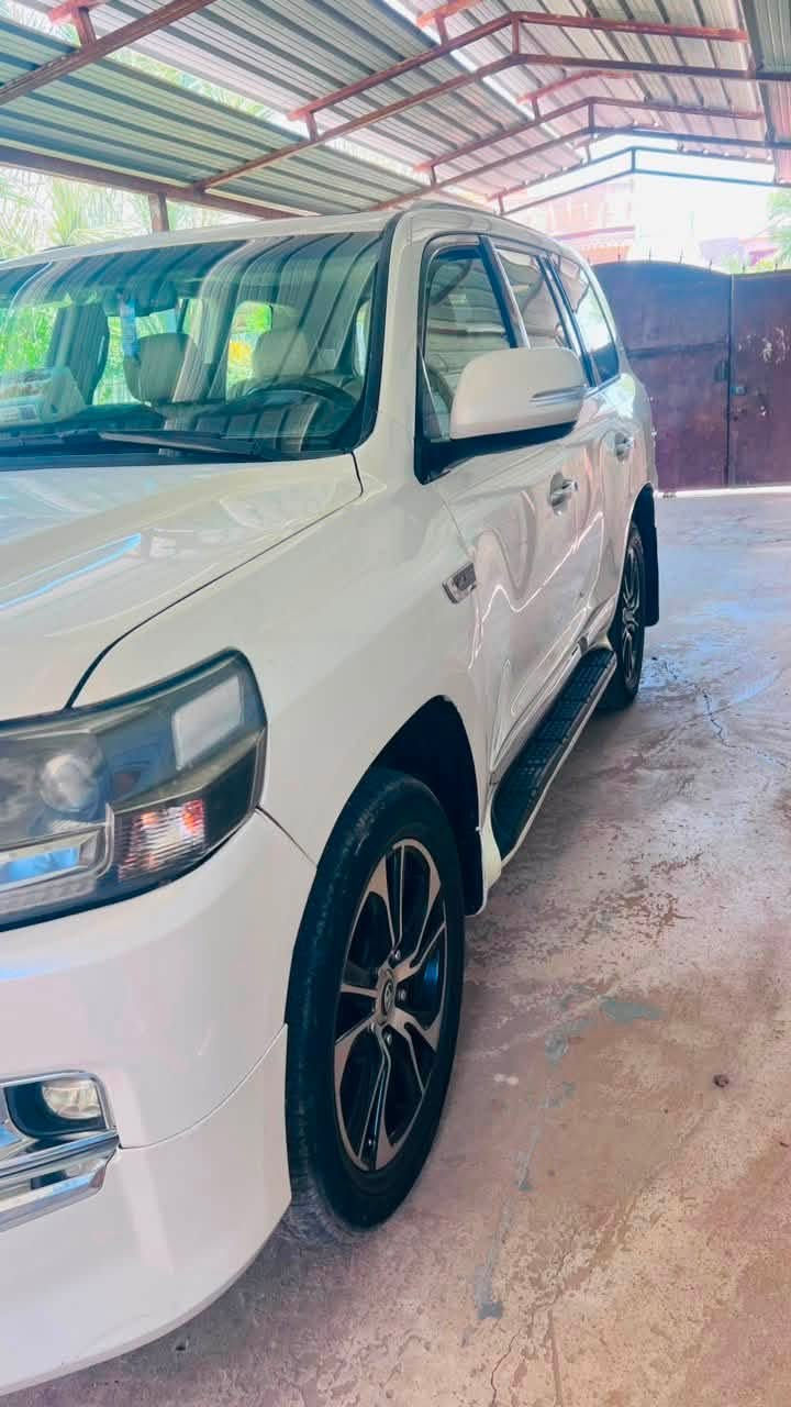 لاندكروز موديل2009 محدثه2021
مكفوله من الصبغ والضربه عدا التحديث مصبوغات

محرك 8 V 4600 رقم بغداد انكليزي مكاني بغداد السعر285$ وبيها مجال

للانصال***********
