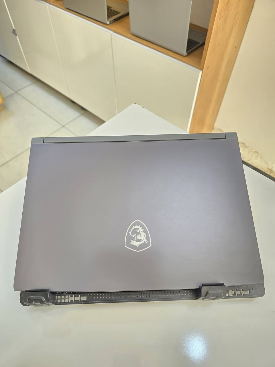 🔥 MSI Thin 15 B13VF
لابتوب مستخدم قليل جدا نظافه ١٠٠% اخو الجديد نسبة البطاريه ٩٩%

💻 المواصفات:
• المعالج: Intel Core i5-13420H الجيل 13
• الرام: 16GB
• الهارد: 512GB SSD
• الشاشة: 15.6" FHD IPS (1920×1080) 144Hz Anti-Glare
• كارت الشاشة: NVIDIA RTX 4060 8GB
عنواني بغداد وموجود توصيل


**إذا كنت صاحب هذا الإعلان وتريد حذفه لأي سبب، رجاءا أرسل رسالة إلى الدعم الفني**