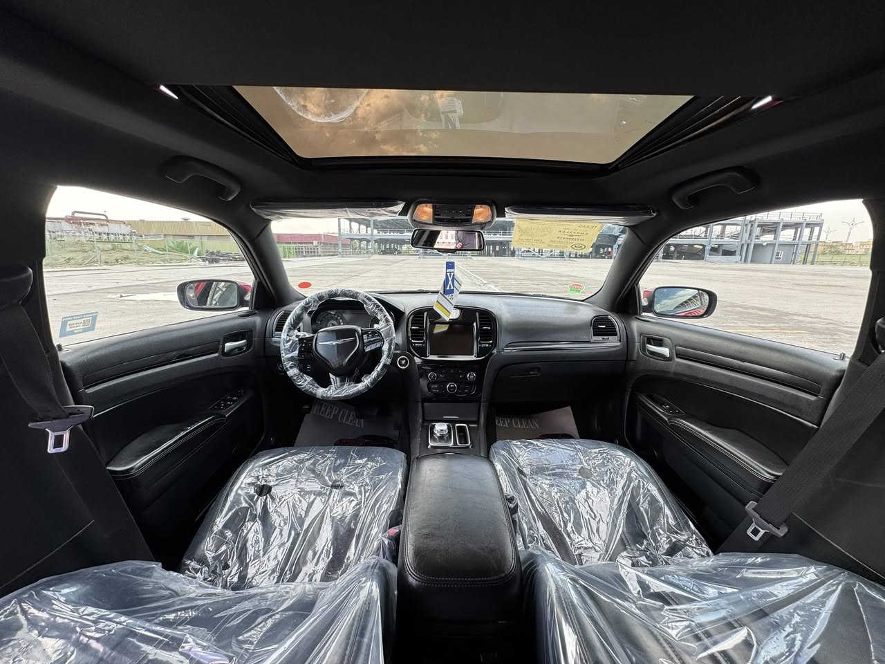 اوباما كرايسلر  (C300) 
رقم بغداد  ب اسمي شخصيا 
الموديل 2022مرمزه 
الفئه S 
اللون طماطي
فوووول السياره  
فتحه بل سقف 
إشارات بل مري 
تحكمات كامله بل ستيرن
المسافة المقطوعه 150
حجم المحرك 3600
تشغيل عن بعد 
كشنات جلد اسود مع تحكم كهرباء
حساس خلفي
شاشه كبيره مع نظام ال GPS
تبريد قطعتين + بصمة أبواب
دماام خلفي 
السياره حادثها بنيد مصبوغ بدون دواخل وكلير الهلال الخلفي فقط 
والباقي كفاله  من البارد صور الحادث بلمنشور
السعر 195 
مكاني ذي قار مركز
الاتصال ***********
