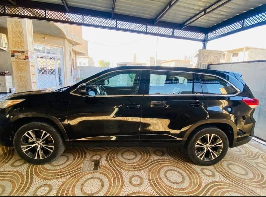 السلام عليكم 
هايلندر للبيع
موديل 2019 LE
محرك V6🔥
7راكب السيارة جديدة و مال بيت ما متعوبة 
تبريد ثلاث قطع
كشن جلد تحكم كهربائي جهة السايق صندوق كهربائي
تحكمات ستيرن 
رادارات جانبية
مثبت سرعة بريك اوتو
السيارة ماشية 70 الف
جاهزة من كل النواحي
ضررها خفيف جداً و بدون دواخل
 موضح بالسونار
للأستفسار اكثر اتصل و تدلل
***********
