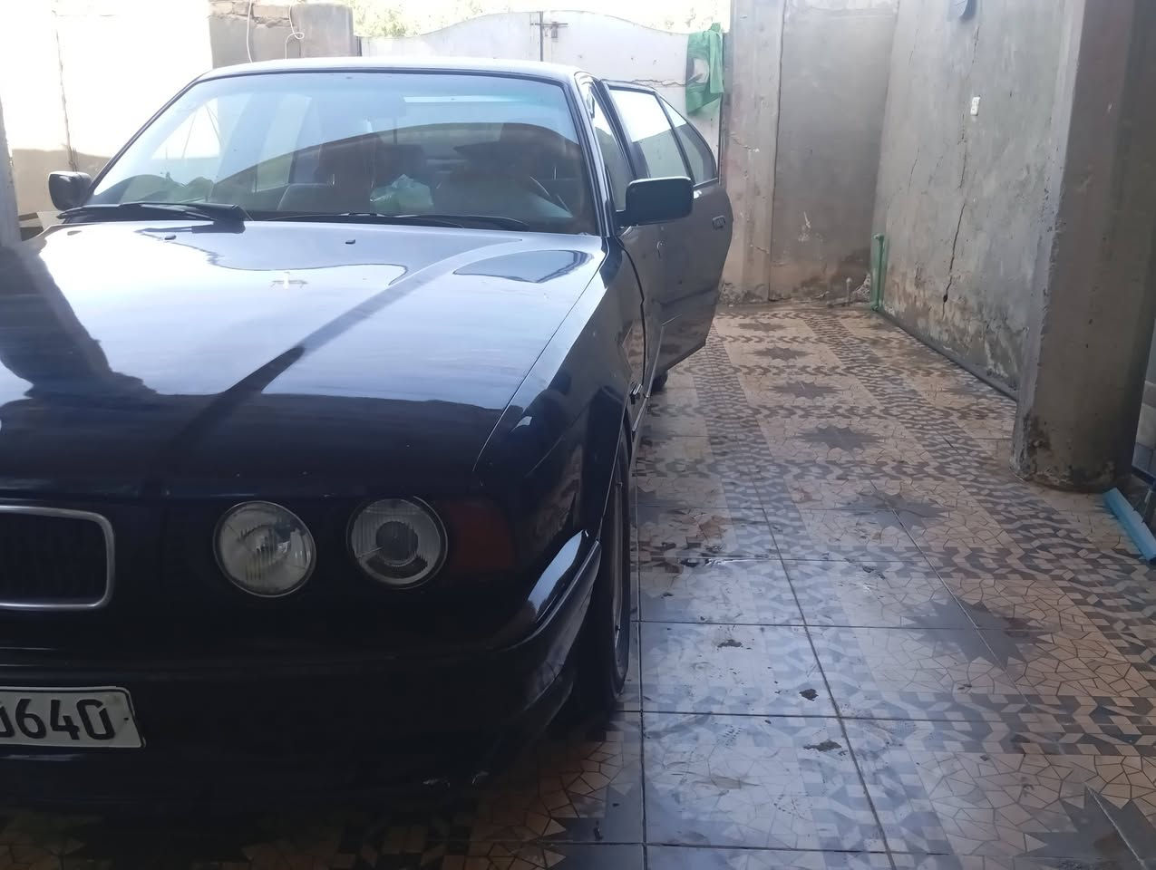 حجم 525 بجم عريض داخل جلد فتحه سقف
مكينه وكير جدد مسكر  تخم تاير جديد 
كهربائيات كله شغاله رقم بغداد انكليزي
مكان السياره بابل حله مركز
سعر 55ورقه  هاتف***********
