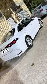 للبيع كورلا 2025 بعدهي بحالة الزيرو رقم بغداد حره تحويل ثانيوم فول موص...