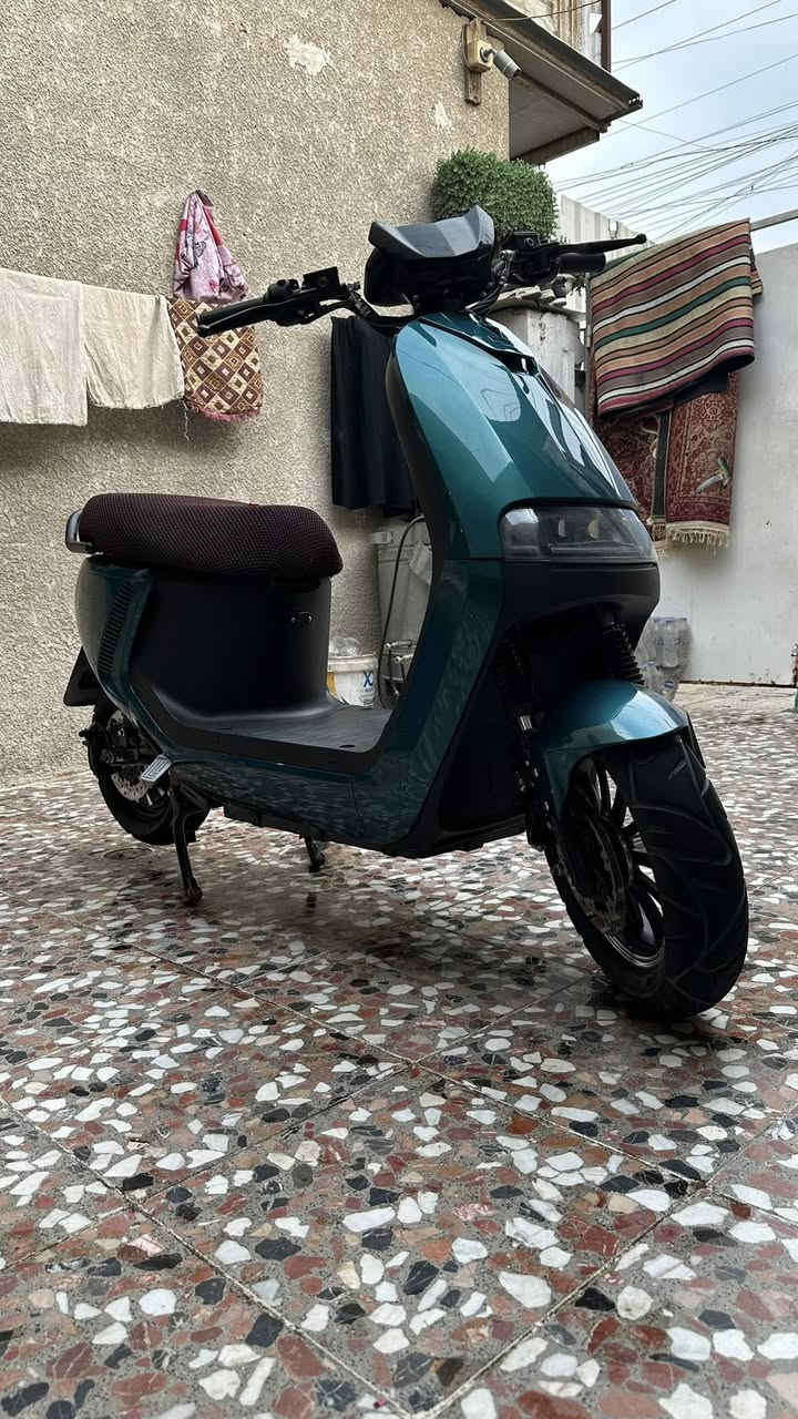 دراجة شحن للبيع
النوع~> النسر العربي رياضي 
البطاريات~> قبل شهر بدلتهن شرط الاصليات فيتنامي مسطرة يعني فول 
السرعة~>  بيها 4نمر الرابعه مقفوله بلاد وسرعتها حسب الشاشه  بالمشي 74 وذا وهي واكفه تقره 88 
بريكات~> بالمكان مفولات خلفي امامي 
الدراجه بيها نسختين سويچ

باختصار الدراجه نظيفة حيل تجي تصعد بيها وتشوف ما نقصها اي شي مكاني بغداد تقاطع درويش 
للاستفسار *********** واتساب
