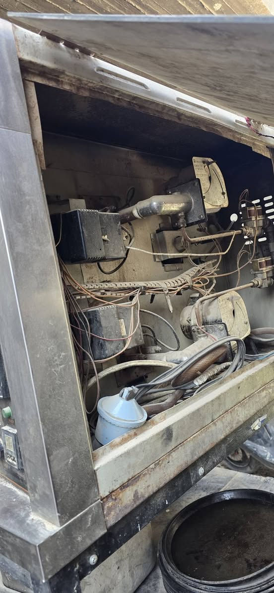 السلام عليكم عندي فرن مال بيزا نضبف شغال مابي اي شي اشتغلت بي ونوب كعدت بسبب عدم الخبره ماعرف سعره حالين ولله اني اخضته ب 500  فه قيم ب يرضي لله رقمي *********** وتساب  عنواني بغداد مدينه الصدر
