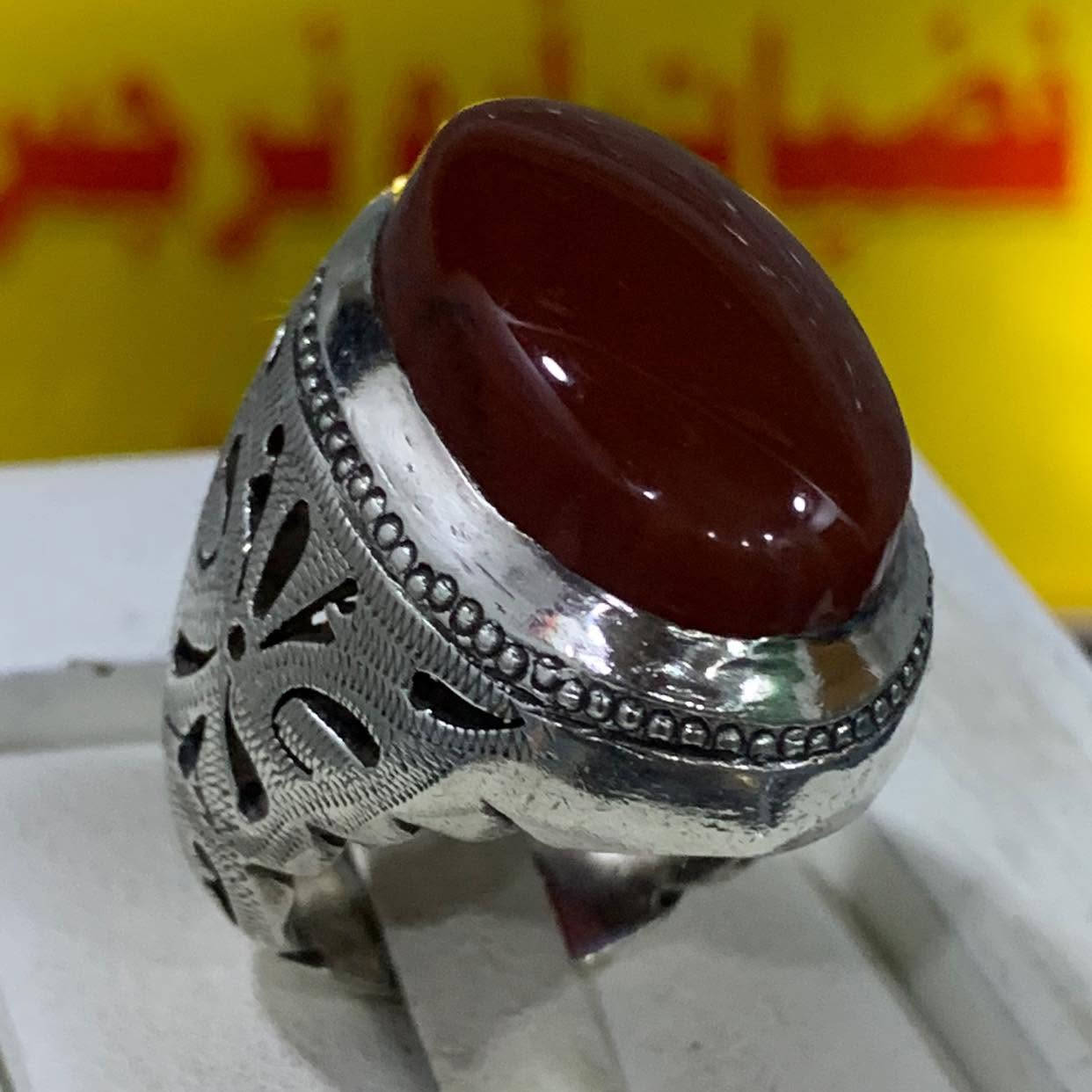 جمال الخواتم وأروعها عقيق يماني كبدي جميل جدا قطعه ثقيله صياغه يدويه مغامره فضه 925 التفاصيل داخل الفيديو للاستفسار واتساب *********** فضيات ابو نرجس الياسري يوجد توصيل لجميع المحافظات
