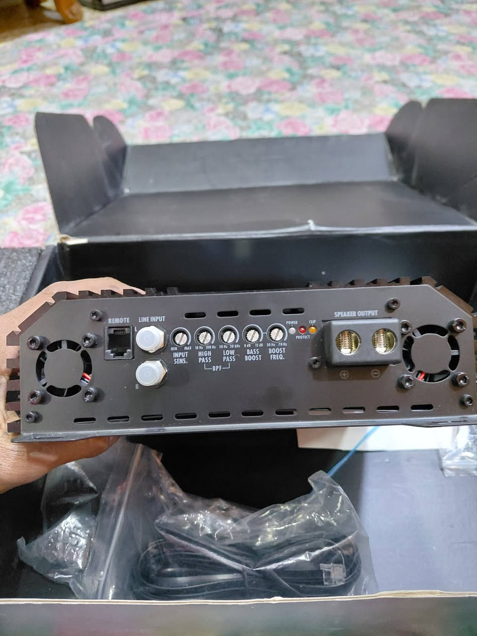 ​للبيع: مونو بلوك Marman & Power 3000.1 (جديد بالكرتون) 🔥🔊
جهاز وحش مخصص لتشغيل الصب ووفر (بيز ثقيل ونقي).
​الفئة: Class D (أداء عالي وسحب تيار اقتصادي).
​المميزات: يحتوي على 4 مراوح تبريد ضد الحماوة والجفاف + شاشة رقمية تقرأ فولتية السيارة + ريموت تحكم خارجي بالصوت.
​الملحقات: كامل غراضه وأكياسه وبراغيه وياه.
​الجهاز لقطة ومواصفاته قوية جداً للتعديل الشاق.
السعر: [خاص] 
المكان: بغداد.مدينه الصدر توصيل ماعندي


**إذا كنت صاحب هذا الإعلان وتريد حذفه لأي سبب، رجاءا أرسل رسالة إلى الدعم الفني**