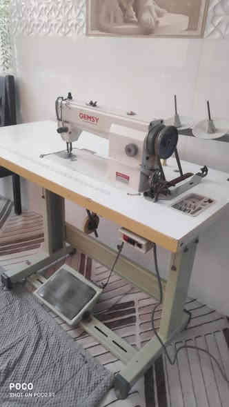 مكينة خياطة صناعي شركة جمسي
من افضل انواع مكائن الخياطة
 ياباني اصلي درجه اولى
ماطور تحكم سرعة.. كاتم صوت.. اوفر.. 
يشهد الله برغي مامفتوح بيها اشتريتها فتح كرتون
واستخدامها جدا قليل  و نظيفة جدا و ع الفحص.
سعرها 220 ألف وبيها مجال
كربلاء /الحر /قرب مكتب اليساري للعقار
***********
