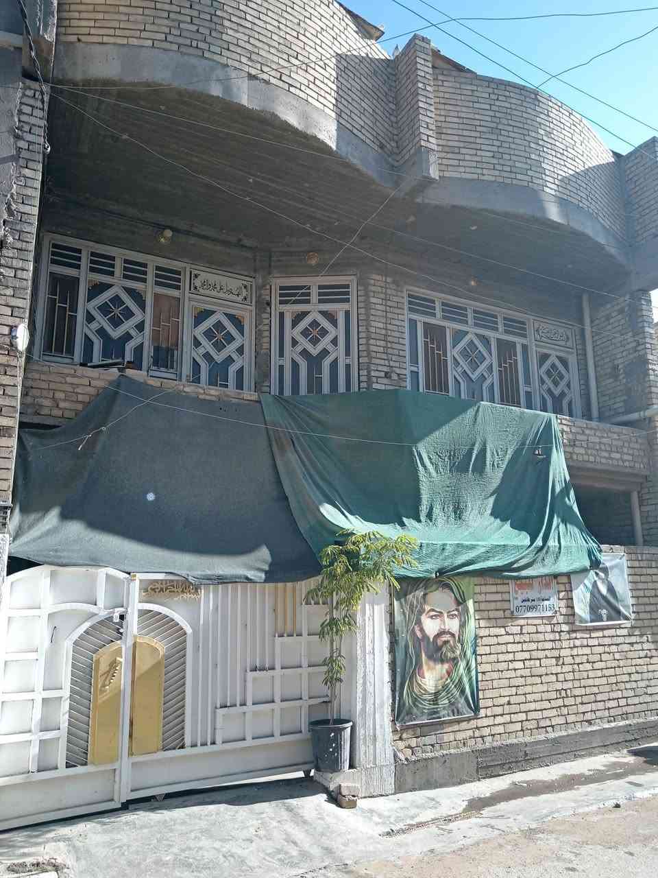 سلام عليكم اخوان بيت مساحه 100متر مربع واجه 9متر نزال 11 ونص عنوان خطيب الزراعي شارع مشمشه ستفسار عل رقم ***********
