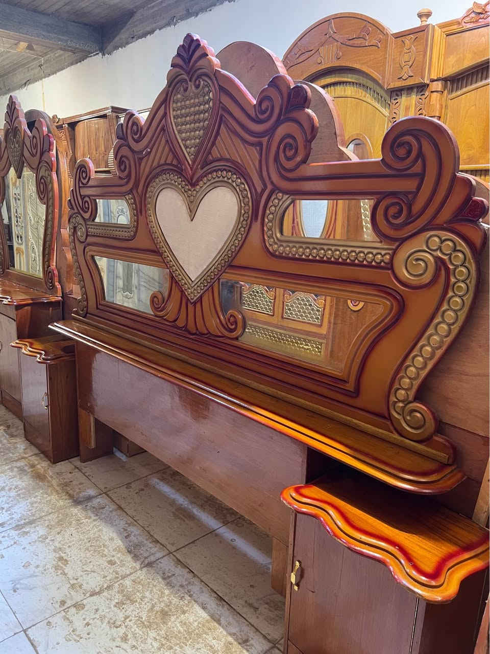 غرفه ام6قاطين صاجً كامله نضافه فول سعر650ميسان العوفيه نهايه شارع سوك الاخضر مجمع الحمراني ***********
