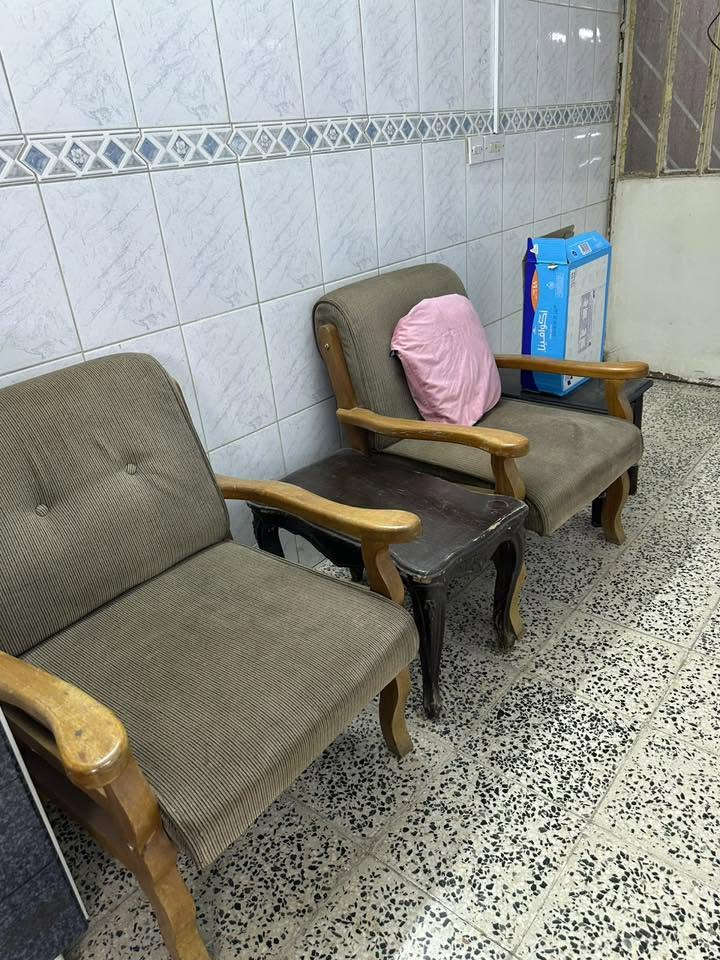 اثاث بيت كامل مستخدم للبيع

- يتكون من طاولات طعام عدد ٢ مع كراسيهم
- غرفة طعام متكاملة ٦ كرسي مع ملحق
- صالة ٩ مقاعد مع طاولة وسطية و طاولة تلفاز
- ثلاجة LG اربع ابواب
- مايكرويف 
- مجمدة بطحية 
- غرفة نوم تركية 
- غرفة نوم خشب زان
- طاولات مكتب عدد ٤ 
- طاولة اجتماعات عدد ١ 
- كراسي جلد عدد ١٠
- طاولات استقبال مكتبية عدد ٢ 
- صوبات زيتية عدد ٣ 
- غسالة صحون قديمة 
- طباخ عدد ١ اربع عيون قديم
- زاوية تعليق ملابس زان قديمة
- طن غراض ماعرف شنو بعد

للتواصل واتساب فقط

***********
فقط واتساب 
واتساب فقط
والله فقط واتساب
