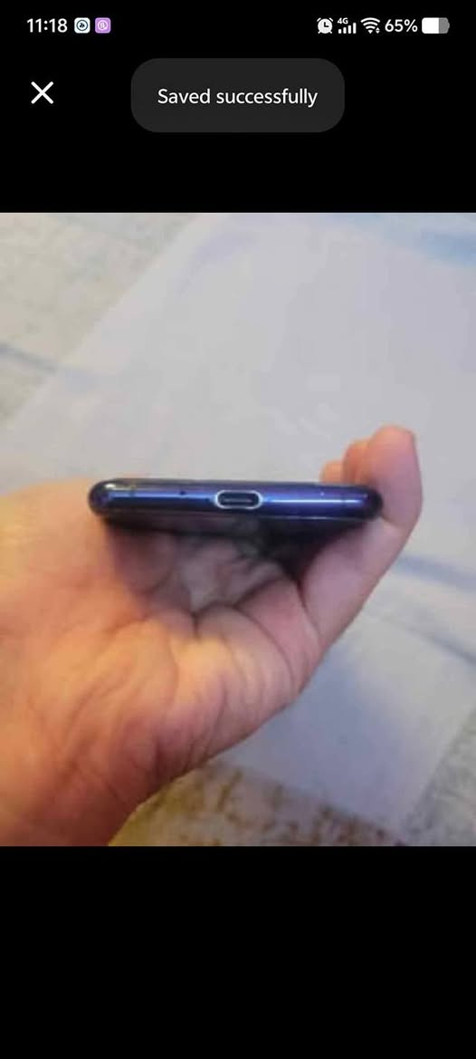 للبيع: Sony Xperia SOG02
المواصفات الأساسية:

الشاشة: 6.1 إنش OLED بدقة عالية (FHD+)، ألوان واضحة وتجربة مشاهدة ممتازة

المعالج: Snapdragon 865 – سريع وسلس بالتنقل والألعاب

الرام: 8GB

التخزين: 128GB

الكاميرا: خلفية ثلاثية بدقة عالية، تصوير احترافي / أمامية واضحة

البطارية: تدوم وقت طويل، تدعم الشحن السريع

مقاومة للماء والغبار (IP68)

نظام أندرويد، قابل للتحديث

 ملاحظات:

يشغل ببجي 60 فريم 

الجهاز عليه خدوش خفيفة من الاستعمال

بي خط بسيط على جانب الشاشة (ما يأثر على الاستخدام أو اللمس)

كل الوظائف تشتغل 100%

مفتوح لكل الشبكات

 السعر: (120 الف )
الموقع: (بغداد/باب المعظم قرب سيطرة الفضل )
 للتواصل: (***********)
