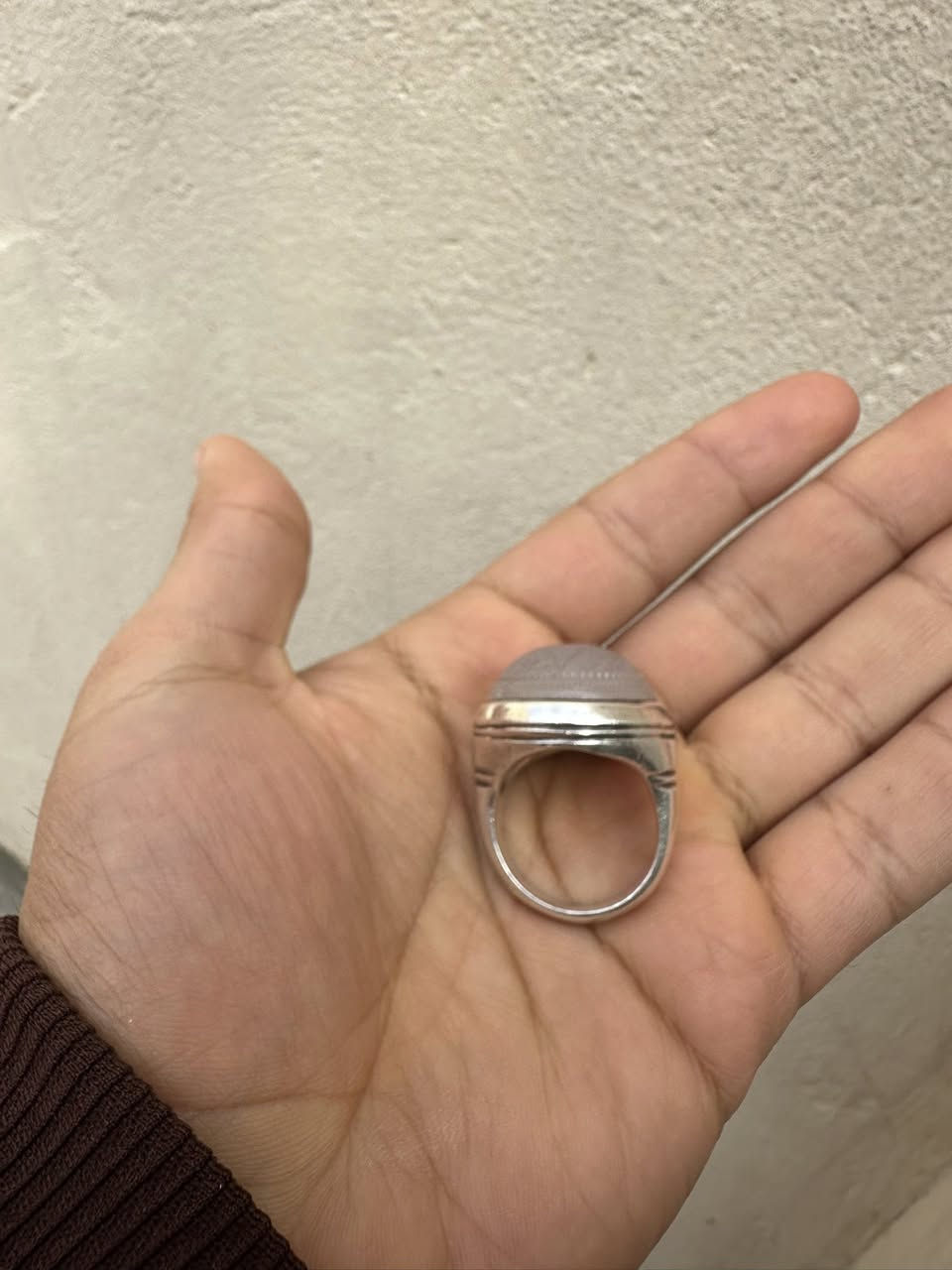 السلام عليكم للعشاق القطع الخشنه والمتميزه والثقيله عقيق يماني ابيض 3سانتيم صياغه البحرين صياغه ثقيله جداً مخطوط القلائل الاربعه 
يوجد توصيل لكل مناطق العراق 
بغداد الشعله 
***********

السعر وباقي تفاصيل خاص 💛
