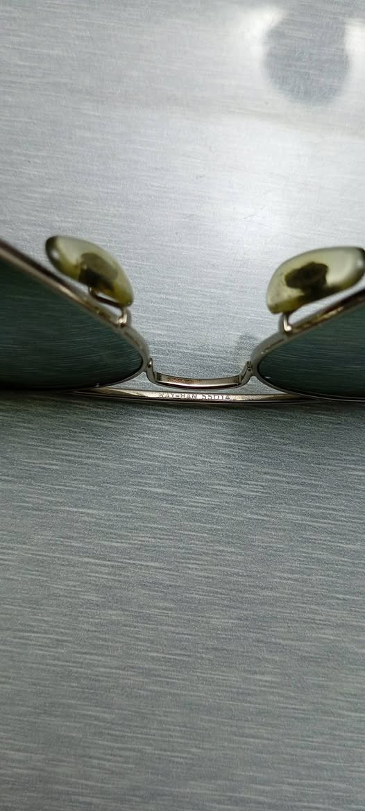 نظارة ماركة راي بان ايطالي ارجنال
موديل: طيارين

قياس:55 صغير لوجه الناعم

عدسات حجر سميك

فلتر:  UV400 لحماية العين من أشعة فوق البنفسجية 

قطعة نضيفة جداجدا 

للاستفسار: واتس اب ***********
