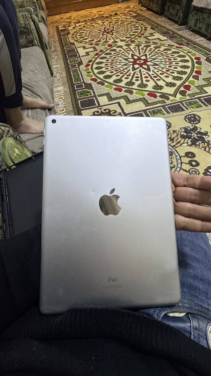 ايباد ٩
ايباد 9 
كامل ملحقات شاحنه وكرتونه  بي فطر بل كلاس ممبين ولا مئثر مثل مموضح بل صوره 
السعر200 وبيً مجال قليل 
ديالى بعقوبه 
***********
