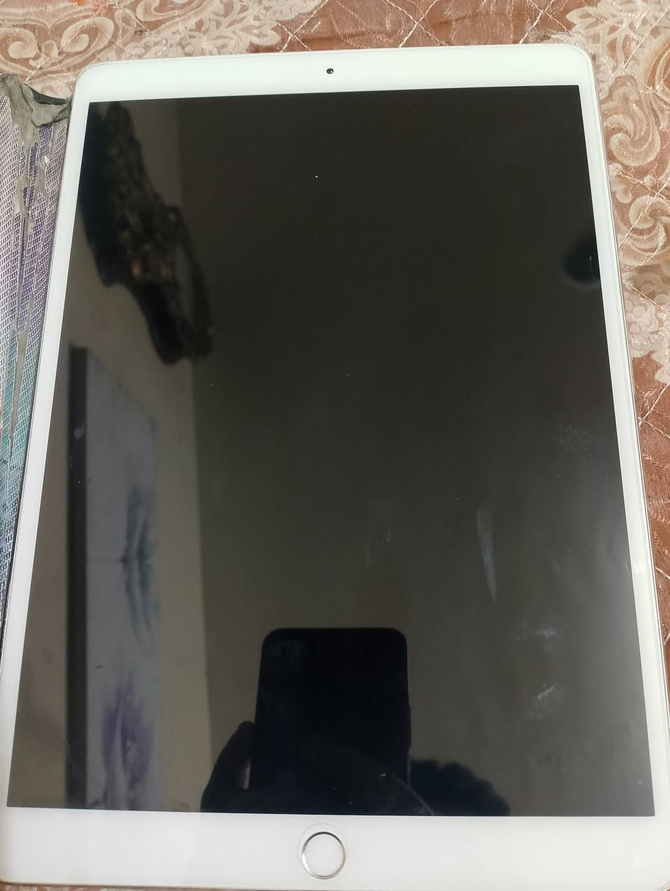 السلام عليكم ايباد 10برو 2017للبيع لاايباد ما مبدل بي اي شي ذاكرة 64الشاشة 120هيرتز الحجم الشاشة 10.5السعر 250وبي مجال اتريد تعرف باقي التفاصيل تعال خاص المكان بغداد مدينه الصدر رقمي ***********
