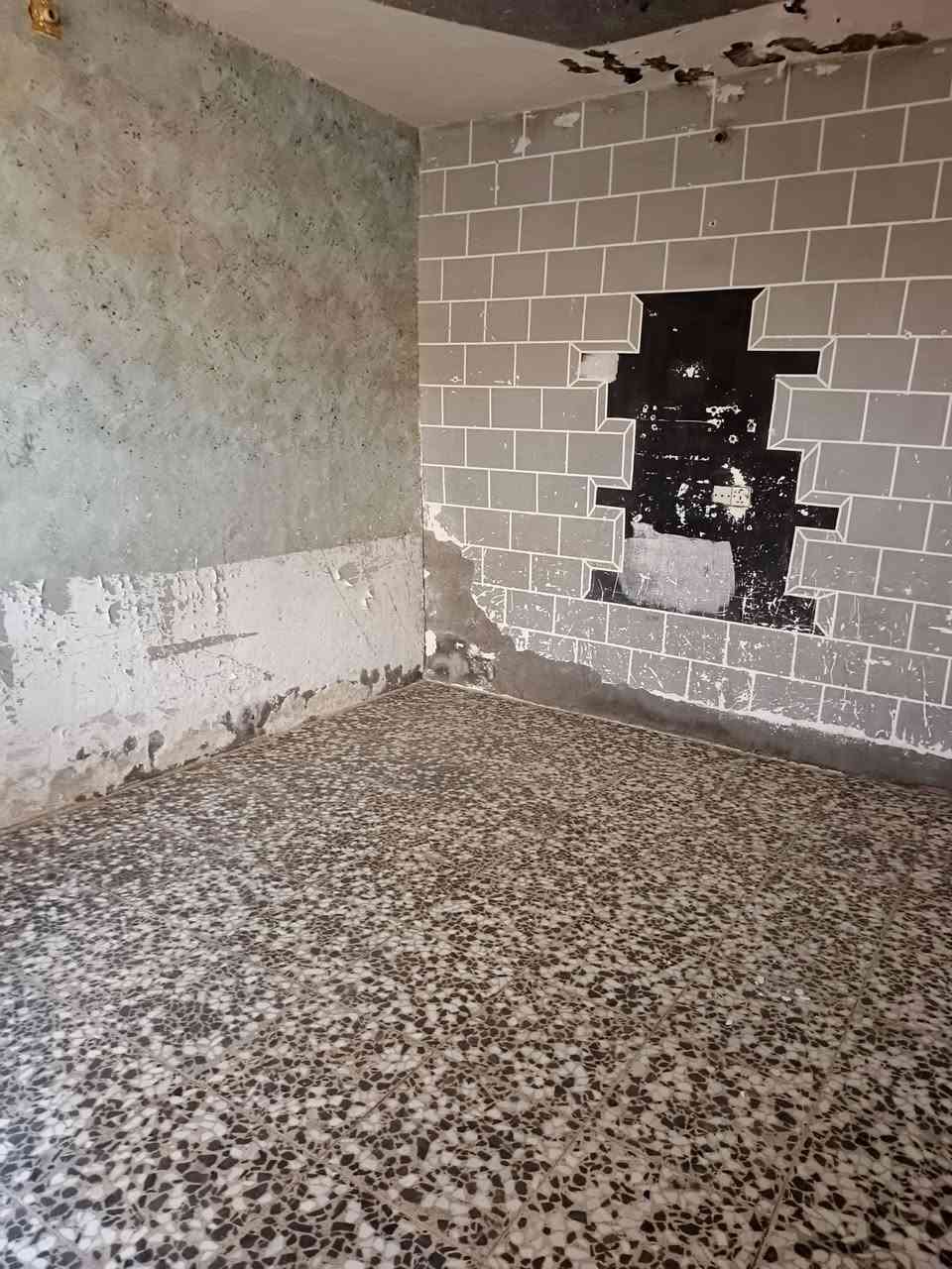 سلام عليكم بيت للبيع طابو في منطقه النهروان 100 متر في شارع الضغط البيت طابوق وسط كلشي بي كامل الخاص مفتوح *********** الشراي بخير ويدلل
