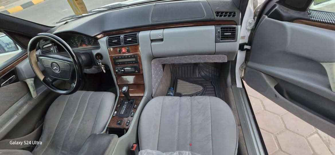 السلام عليكم اخوان من رخصة لادمن المحترم مارسدس ام عيون 96 مكينة خراطيم كير D4سيارة  جاهزة وخير من الله تبريد منضومة جديدة تبريد ثلج رقم بغداد الدولي بسمي سنوية لل 28 سياة مصروف عليها صرف مال جنانة للبيع 85 وبيها مجال قليل ***********
