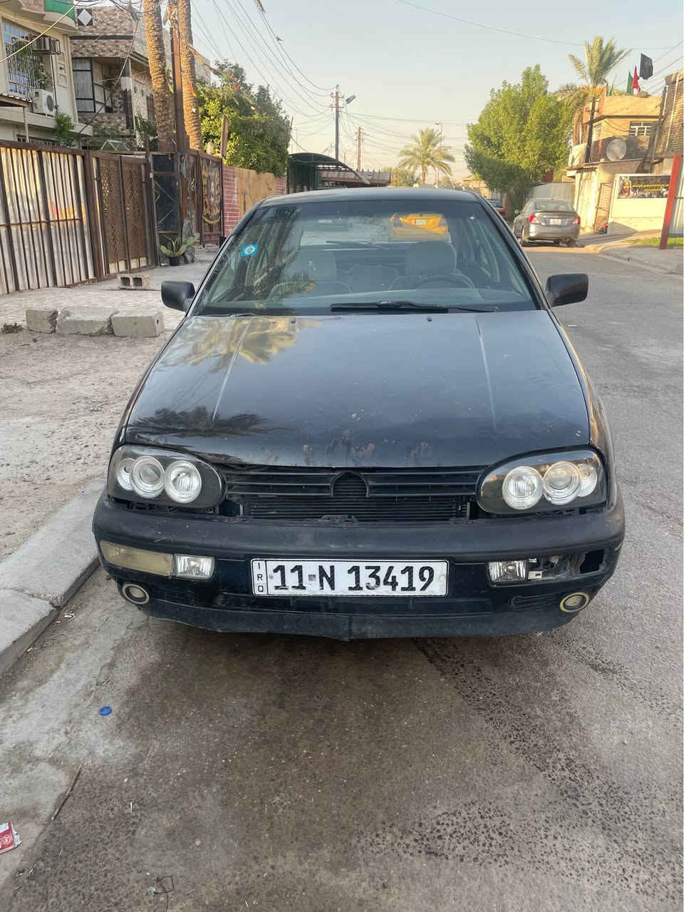 السلام عليكم كولف موديل 92
كير اوتو 
مكينة1800 تنقص بالشهر لتر تقريبا 
رقم بغداد انكليزي بسمي
 مصبوغه وصبغتها حلوه 
بيها ضربه بالجاملغ بسيطه
والسياره يحتاجلها ترتيب 
واضحه بالصور السعر 35 وبيها مجال مكاني بغداد الزعفرانية رقمي*********** بغداد, العراق
