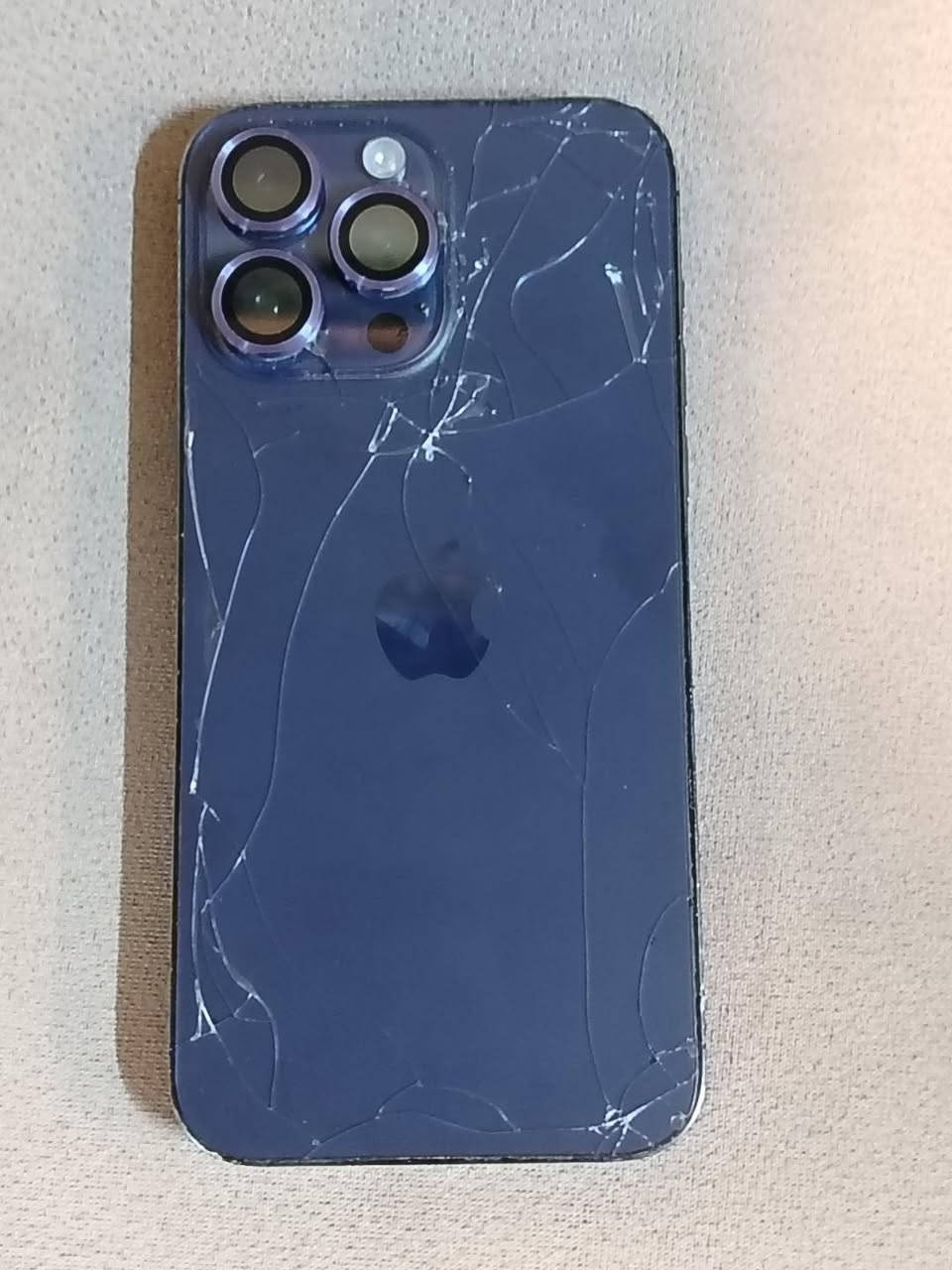 ام عليكم 14 برو ماكس 256 لون بنفسجي 
ضهر مثل ما بالصوره بي فطور 
مبدل شاشه وبطارية وكاله 
بطارية 100 ما مرفوع 
السعر 650 وبي مجال قليل 
للاستفسار ***********
